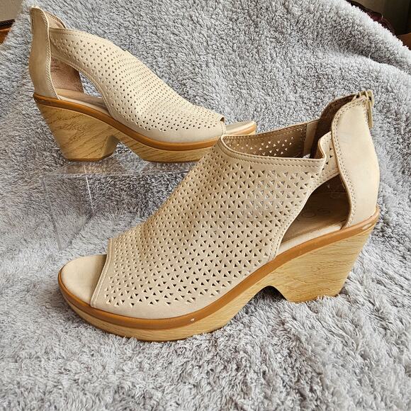 SOUL‎ Naturalizer Women's Fayth Perforated Wedge Sandal Size 11M Cream Back Zip - Picture 1 of 6